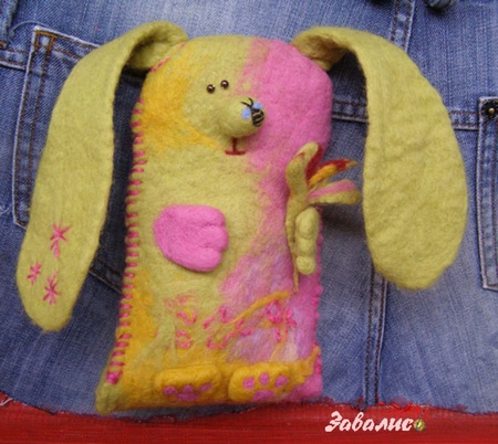 Зай з бджілкою