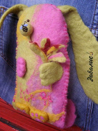 Зай з бджілкою