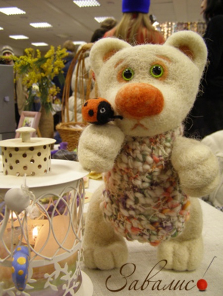 Ведмедик з божою корівкою