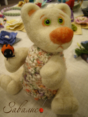 Ведмедик з божою корівкою